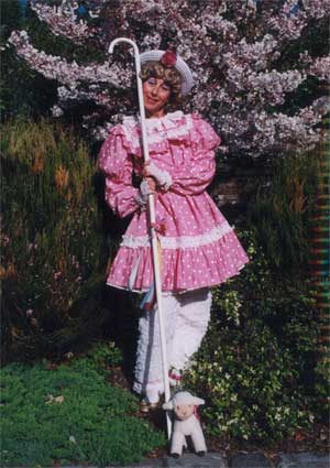 Bo Peep loves to entertain your children.